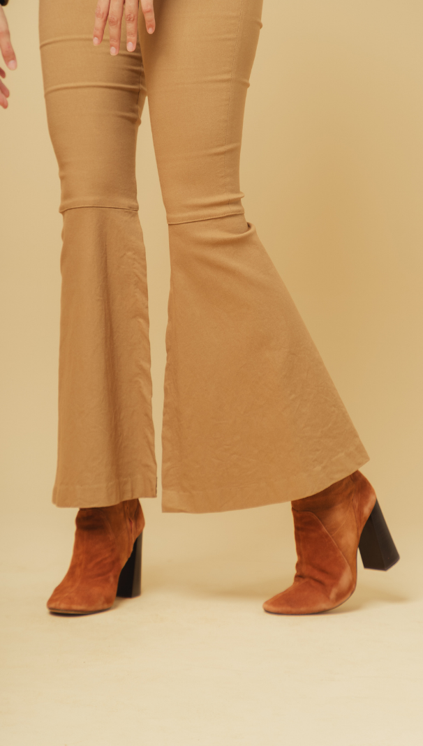 Mẫu mặc quần pants